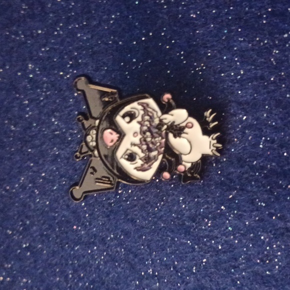 Sanrio set of 7 Hello Kitty enameled pins - Picture 8 of 9